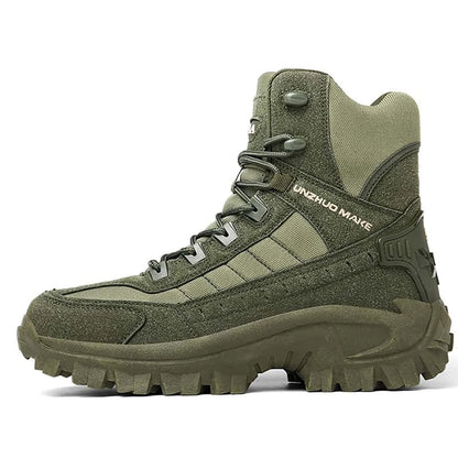 Stap vol vertrouwen de koude dagen tegemoet met deze stoere militaire winterlaarzen voor dames, genaamd Femke. Gemaakt van pluche en katoen voor ultieme warmte en comfort, met een stevige constructie, luxe voering, uitstekende grip en ondersteuning - ideaal voor stedentrips en stevige wandelingen tijdens de wintermaanden.