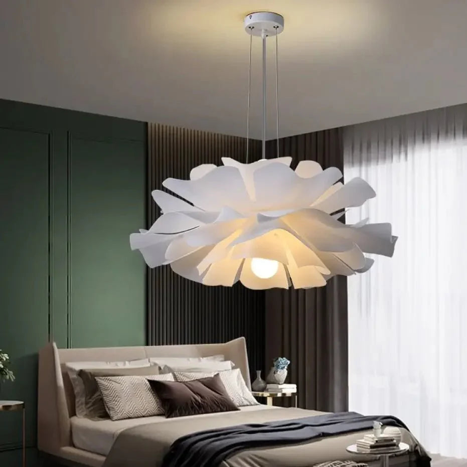 Sculpturale Bloemvormige LED Kroonluchter Met Zachte Lichtverdeling