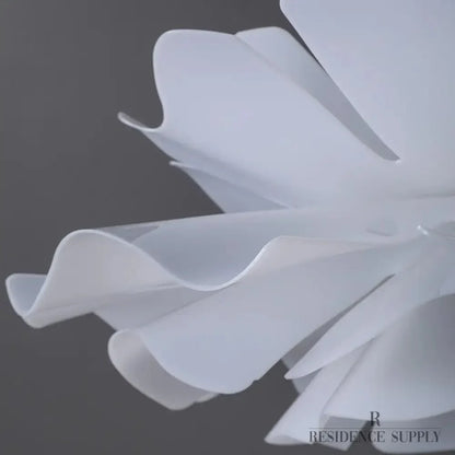 Sculpturale Bloemvormige LED Kroonluchter Met Zachte Lichtverdeling