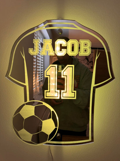 Voetbalshirt Spiegel met Personalisatie – Decoratieve Wandspiegel voor Kinderkamer – Gepersonaliseerd met Naam en Nummer