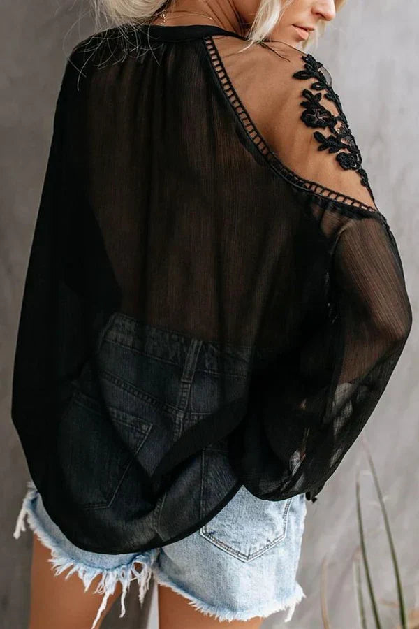 Vrouwelijke Top met Kanten Details en Mooi Design