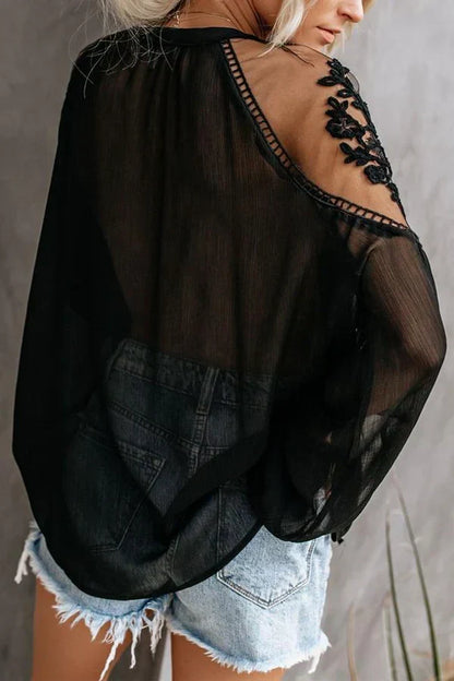 Vrouwelijke Top met Kanten Details en Mooi Design
