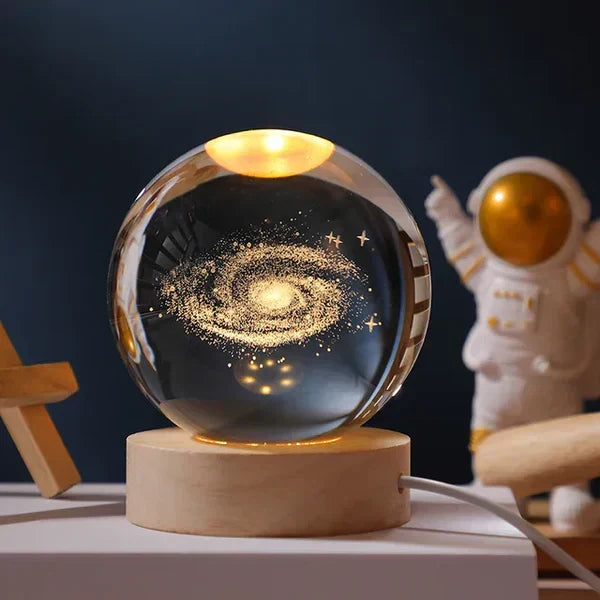 3D Verlichte Glazen Bol met Ruimtemotieven – Decoratieve Sfeerverlichting met LED