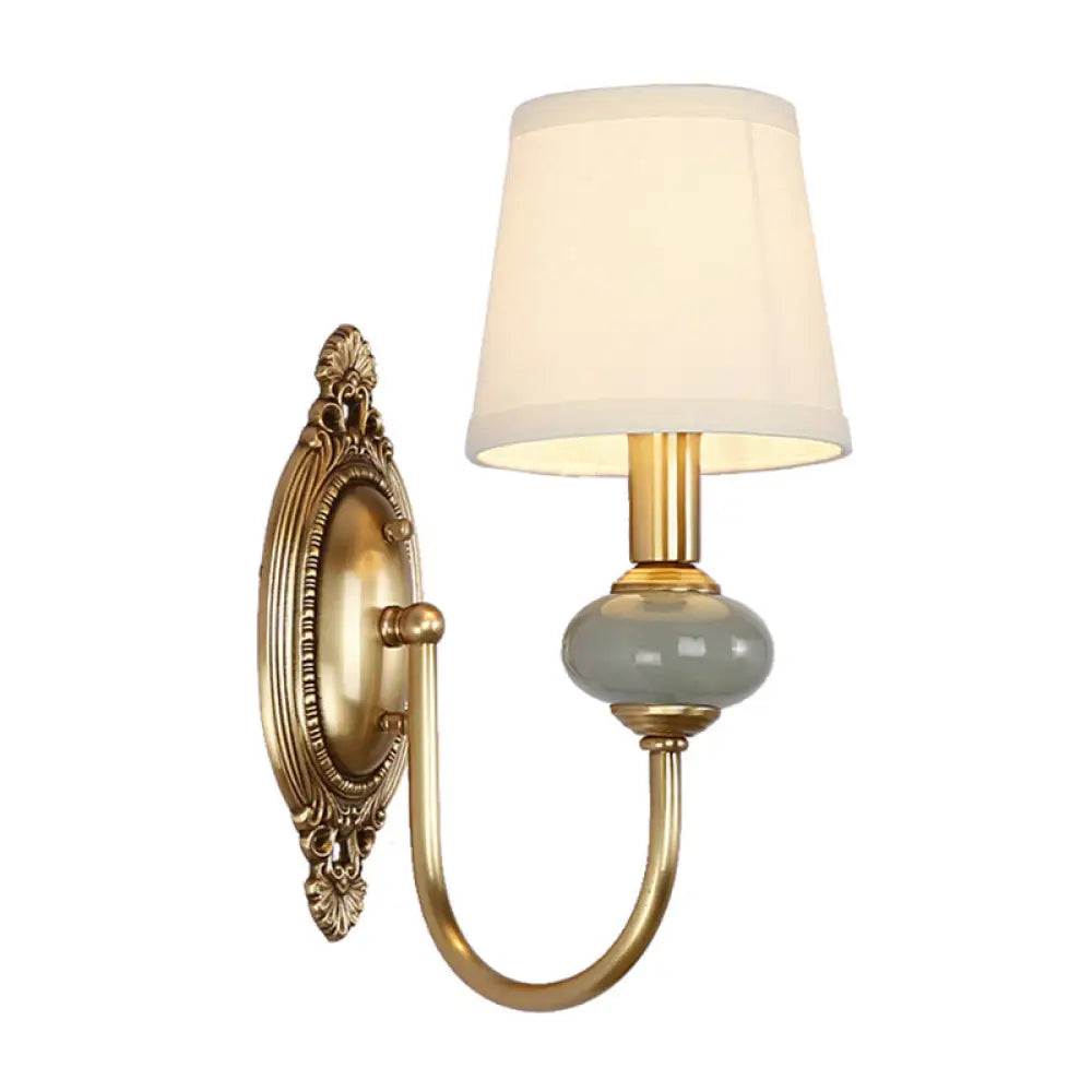 Gouden Wandlamp met Verstelbare Arm – Elegante Metalen Wandverlichting voor Klassiek Interieur
