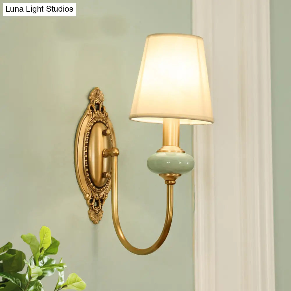 Gouden Wandlamp met Verstelbare Arm – Elegante Metalen Wandverlichting voor Klassiek Interieur