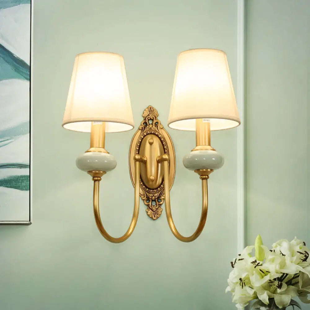 Gouden Wandlamp met Verstelbare Arm – Elegante Metalen Wandverlichting voor Klassiek Interieur