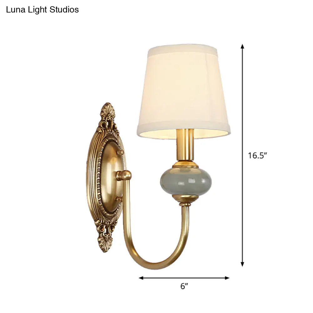 Gouden Wandlamp met Verstelbare Arm – Elegante Metalen Wandverlichting voor Klassiek Interieur