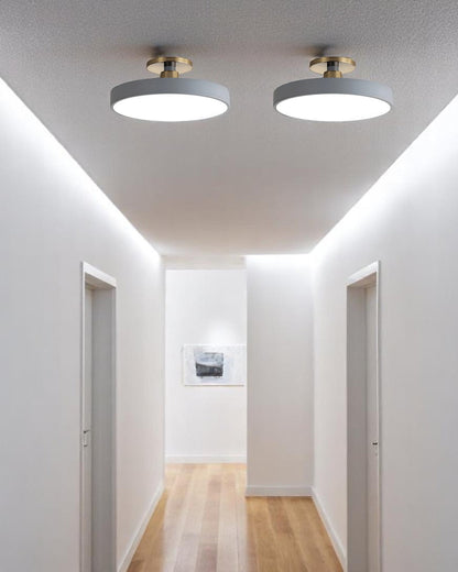 Moderne ronde plafondlamp met goud detail en acryl diffuser – minimalistische semi flush design verlichting voor woonkamer en slaapkamer