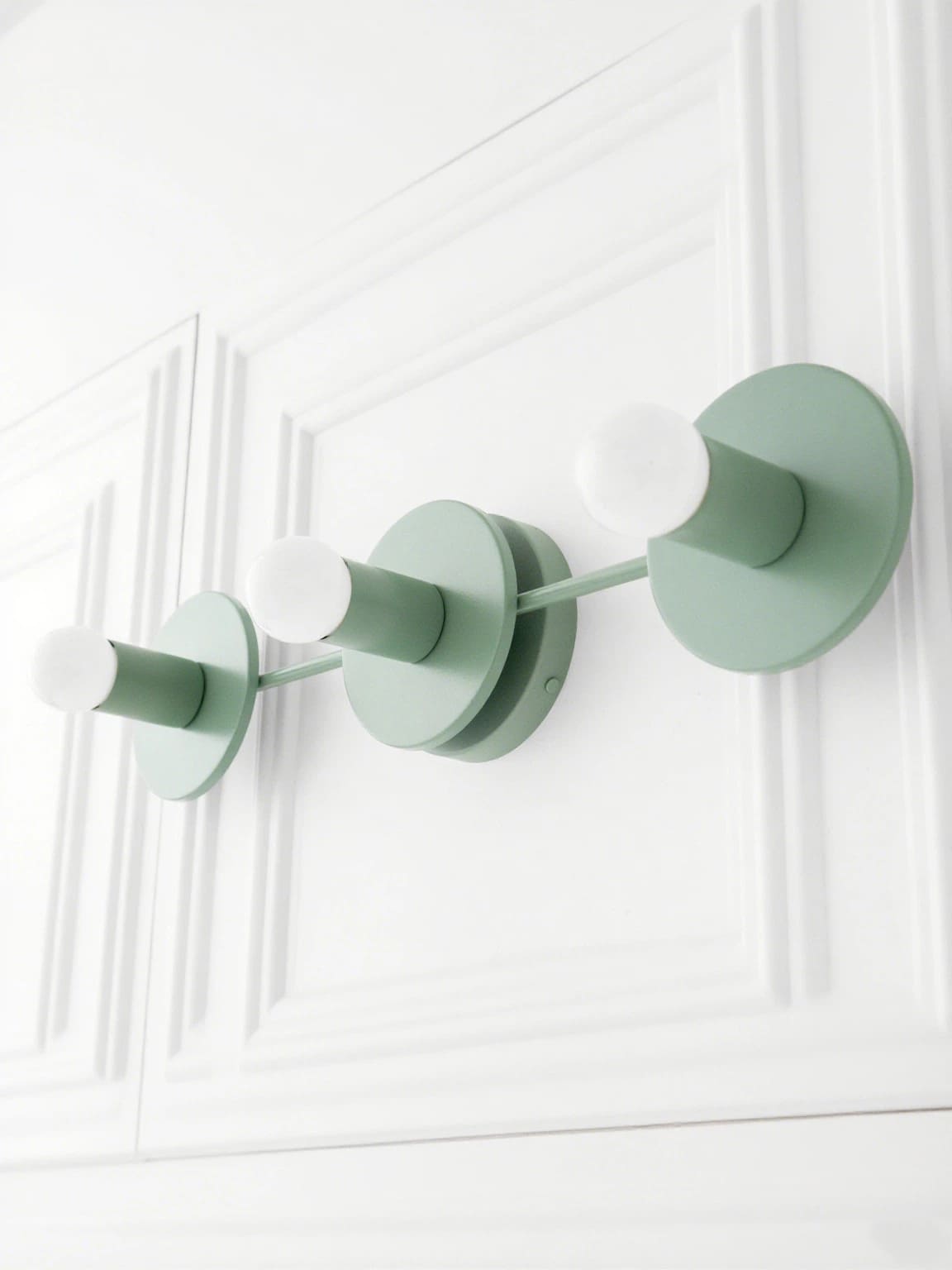 Minimalistische Badkamerlamp met Drie Lichtpunten - Verkrijgbaar in Meerdere Kleuren