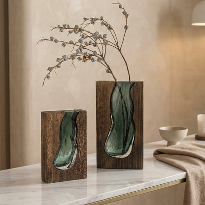 Glazen vaas met natuurlijke houtrand live edge stijl Scandinavisch design decoratief voor bloemen