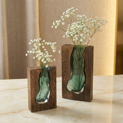 Glazen vaas met natuurlijke houtrand live edge stijl Scandinavisch design decoratief voor bloemen