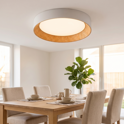 Houten plafonnière rond met LED in een woonkamer en eetkamer