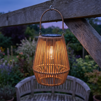 Solarlantaarn ophangbaar aan pergola