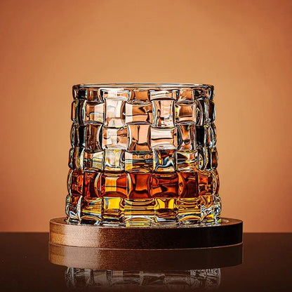 Kristallen Whiskyglazen Met Ronde Bodem En Houten Onderzetter