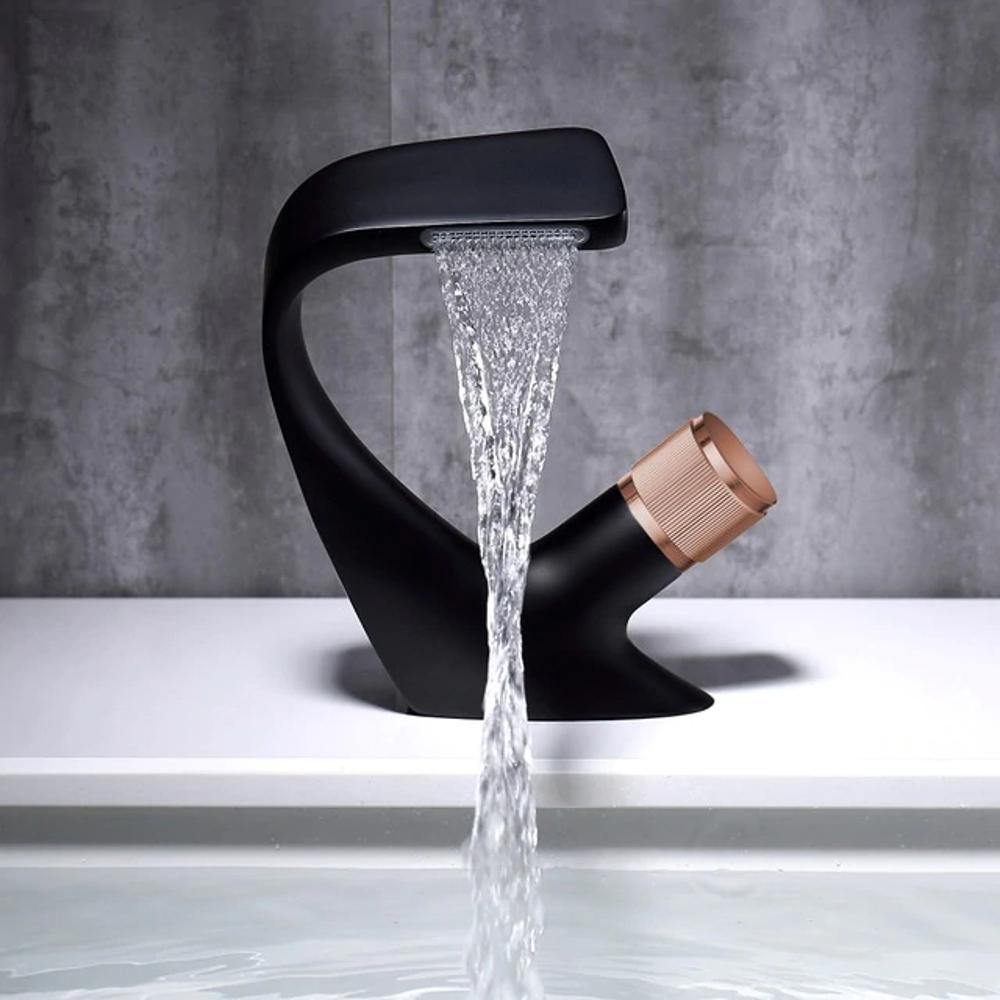 Wastafelkraan Met Waterval Uitloop En Éénhendel Design Voor Badkamer