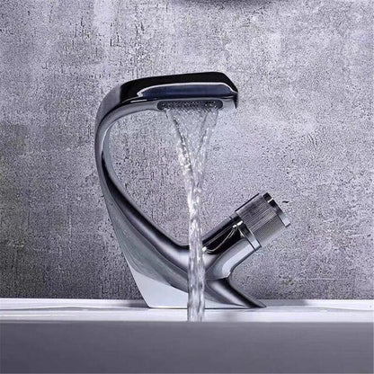Wastafelkraan Met Waterval Uitloop En Éénhendel Design Voor Badkamer