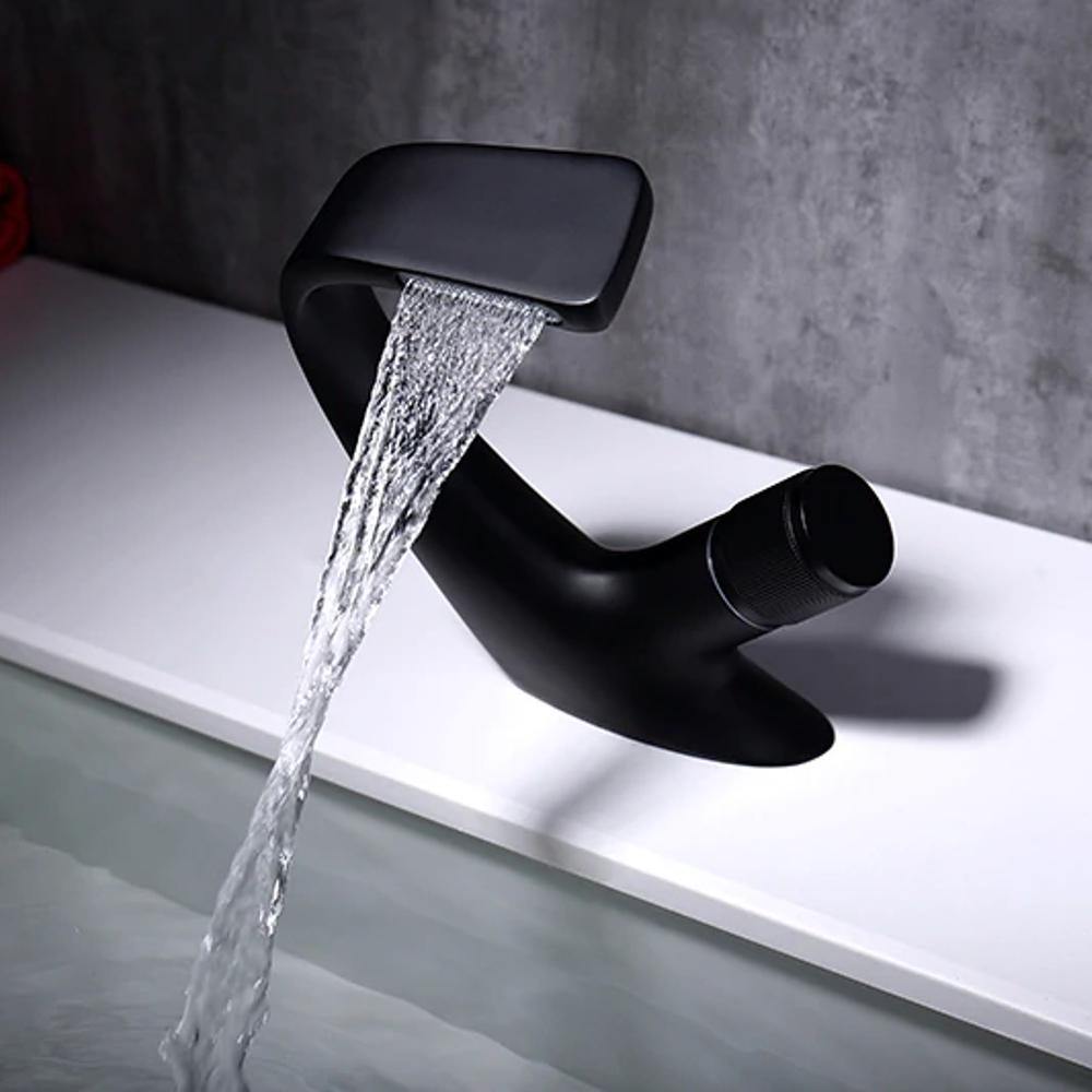 Wastafelkraan Met Waterval Uitloop En Éénhendel Design Voor Badkamer