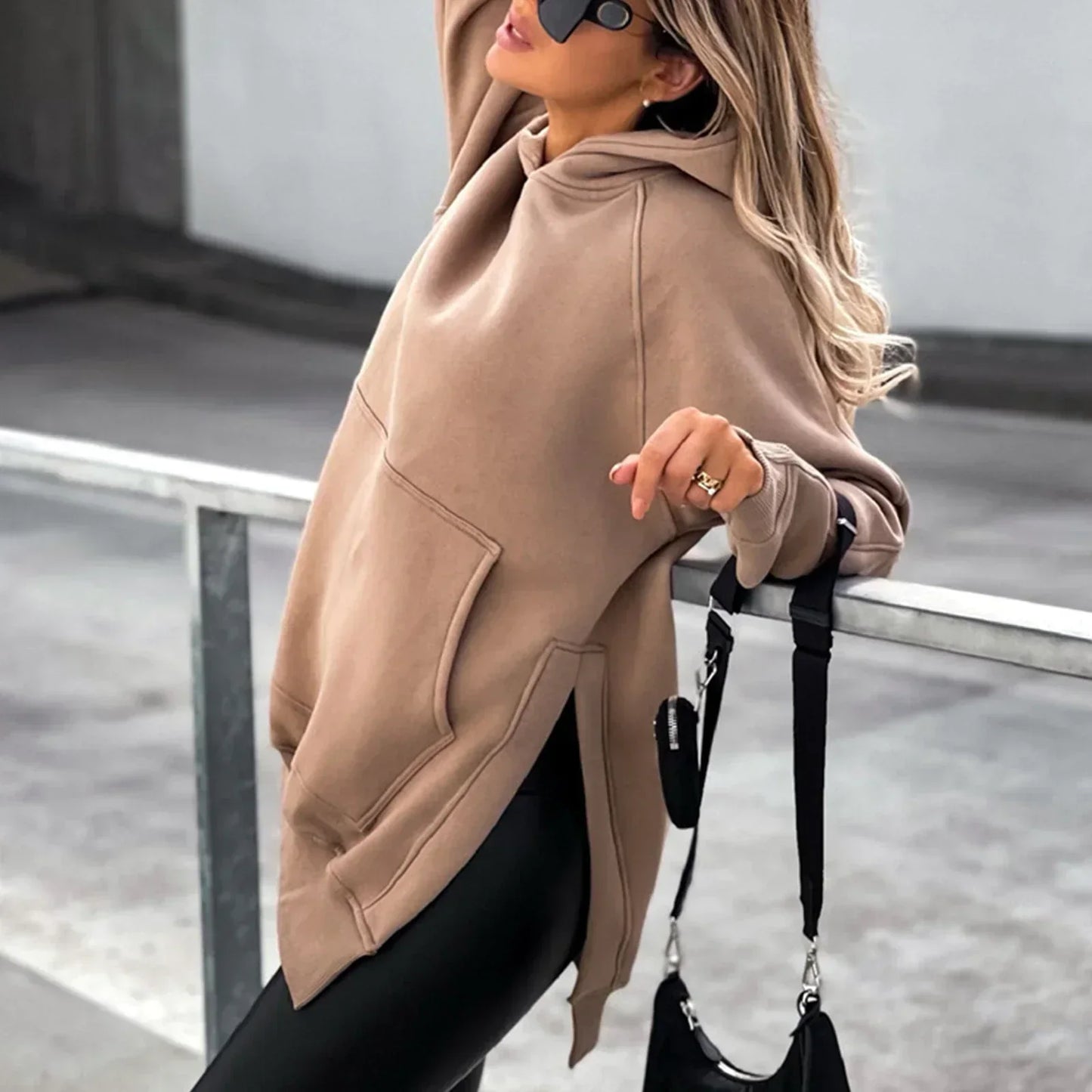 Vrouwelijke Oversized Jurk met Capuchon Losse Vrouwelijke Pasvorm - StudioMarella