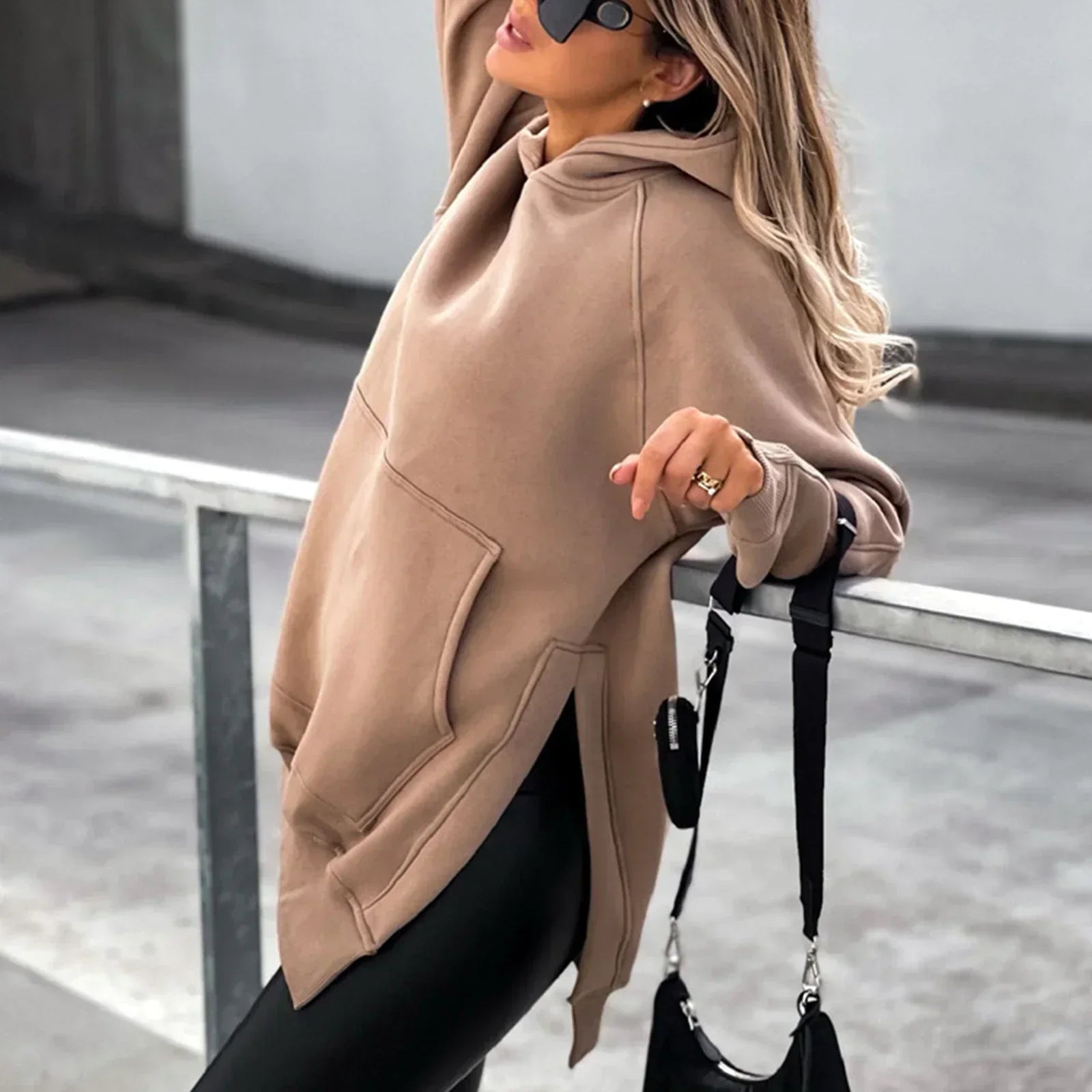 Vrouwelijke Oversized Jurk met Capuchon Losse Vrouwelijke Pasvorm - StudioMarella