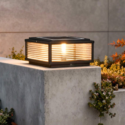 Vierkante Buiten Sokkel Lamp Met Geribbeld Glas En Aluminium Behuizing Voor Tuinpad En Oprit