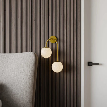 Alabaster Hanglamp Van Natuursteen Met Zachte Warme Gloed En Sculpturaal Design