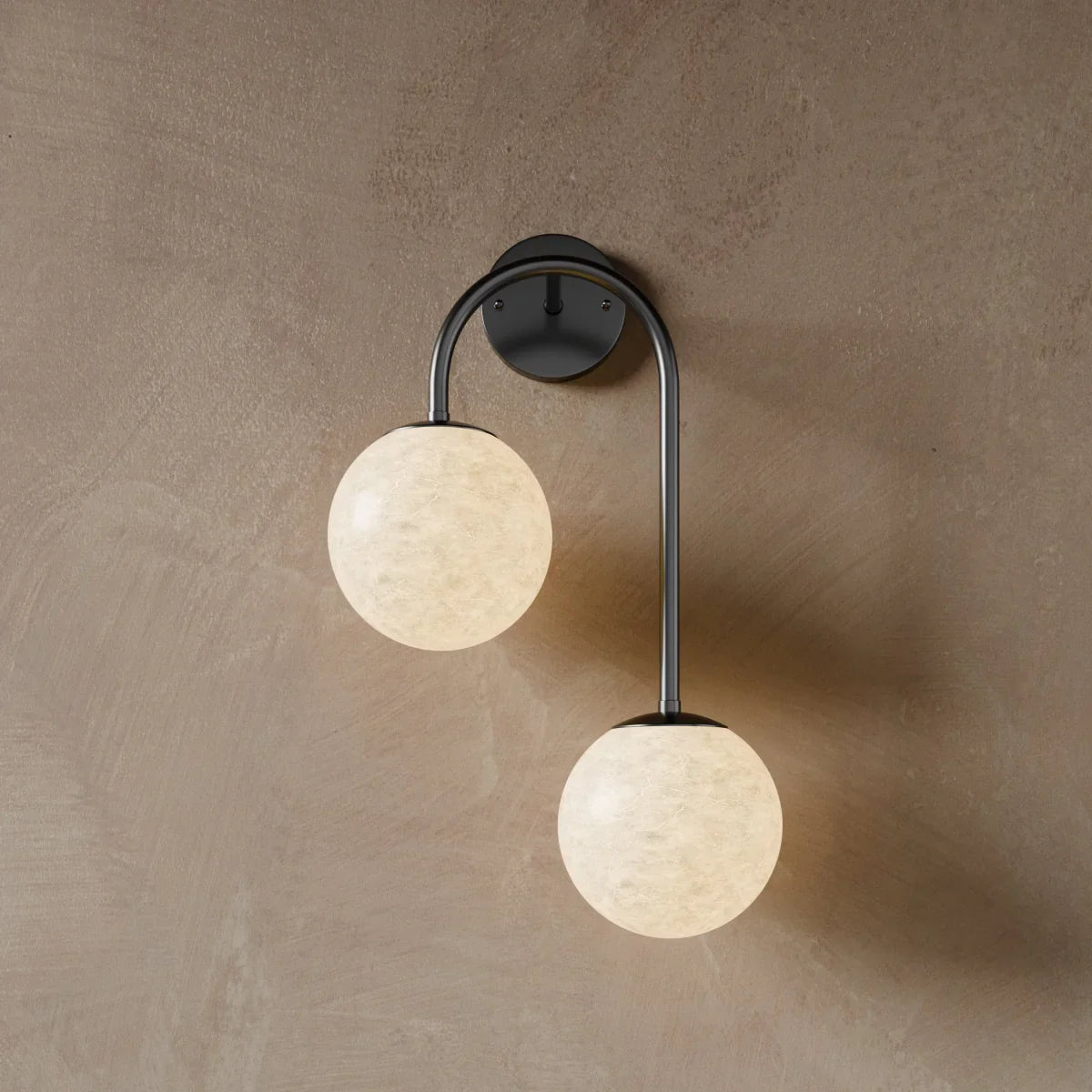Alabaster Hanglamp Van Natuursteen Met Zachte Warme Gloed En Sculpturaal Design