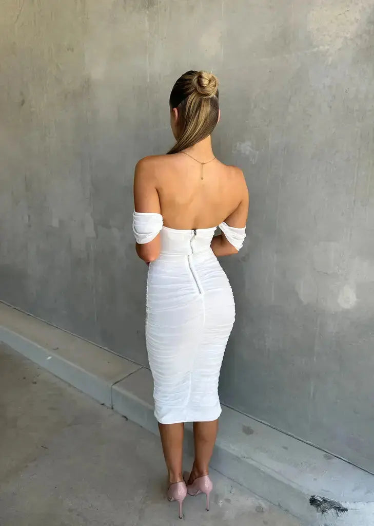 Midi Jurk Off-Shoulder Wit met Ruches ElegantePasvorm