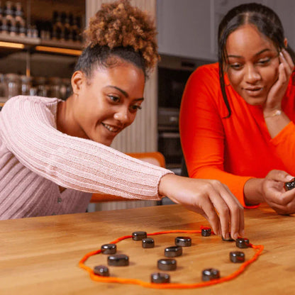 Magnetisch Schaakspel - Reisschaakspel met Magneetsteen - Magnetisch Tafelspel - Magnetische Schaakstukken Spel - Magnetische Bordspellen voor Kinderen en Volwassenen - Strategiespel met Koord - Educatief Coördinatie Concentratiespel