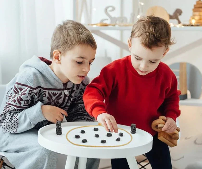 Magnetisch Schaakspel - Reisschaakspel met Magneetsteen - Magnetisch Tafelspel - Magnetische Schaakstukken Spel - Magnetische Bordspellen voor Kinderen en Volwassenen - Strategiespel met Koord - Educatief Coördinatie Concentratiespel