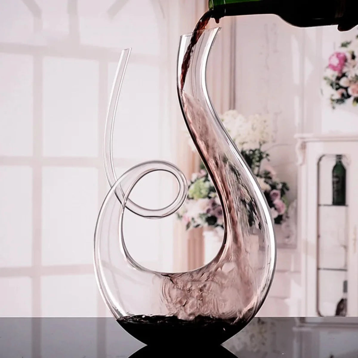 Elegante Wijnkaraf met Wervelend Ontwerp voor Volledige Smaakontplooiing en Gemakkelijk Schenken