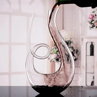 Elegante Wijnkaraf met Wervelend Ontwerp voor Volledige Smaakontplooiing en Gemakkelijk Schenken