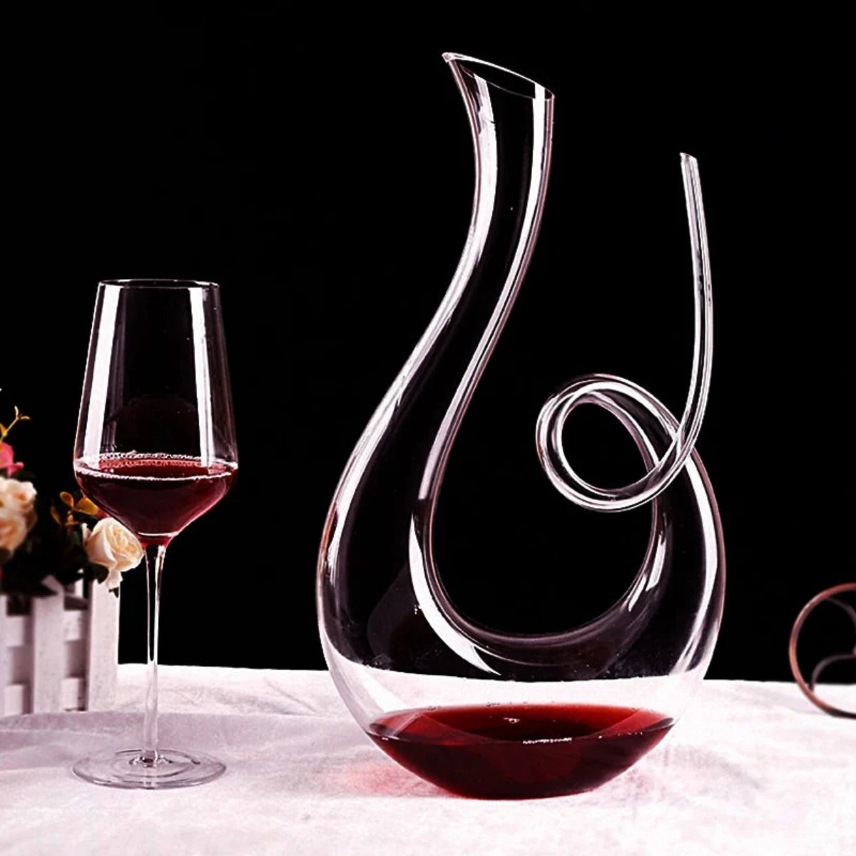 Elegante Wijnkaraf met Wervelend Ontwerp voor Volledige Smaakontplooiing en Gemakkelijk Schenken