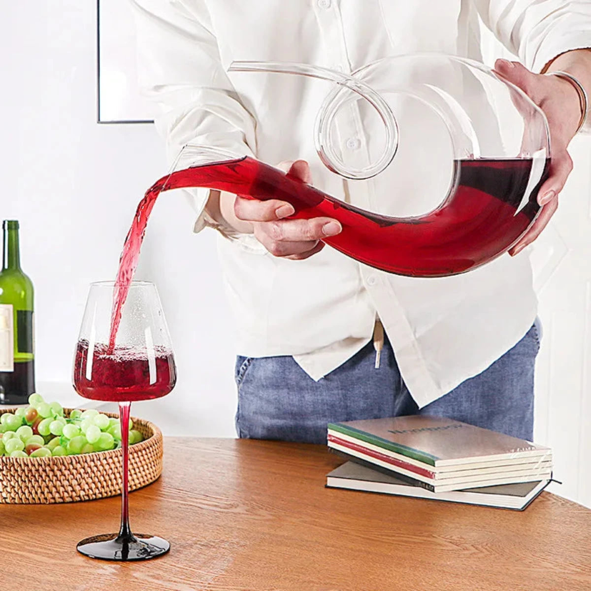 Elegante Wijnkaraf met Wervelend Ontwerp voor Volledige Smaakontplooiing en Gemakkelijk Schenken