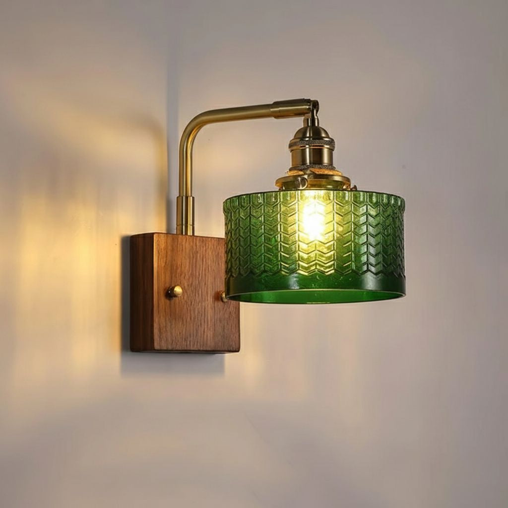 Elegante Wandlamp Groen met Houten Basis & Glazen Kap – Uniek Schubbenmotief voor Sfeervolle Verlichting