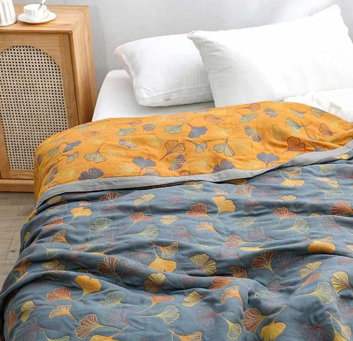 Ginkgo Bladeren Plaid – Omkeerbaar Gewatteerd Decoratiedeken met Botanisch Bladerprint in Geel en Blauw voor Bank, Bed of Picknick