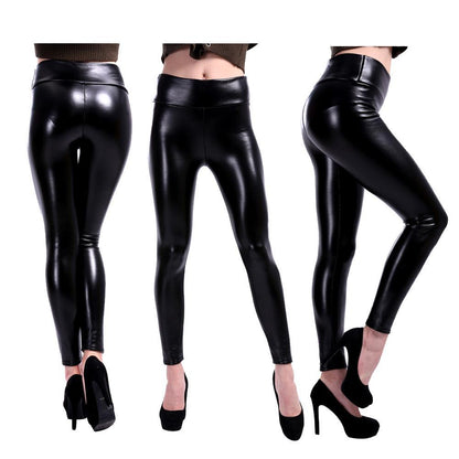 Jasmijn | Comfortabele leren legging voor vrouwen in de kleur Zwart voor dames in stijl ideaal voor de herfst.