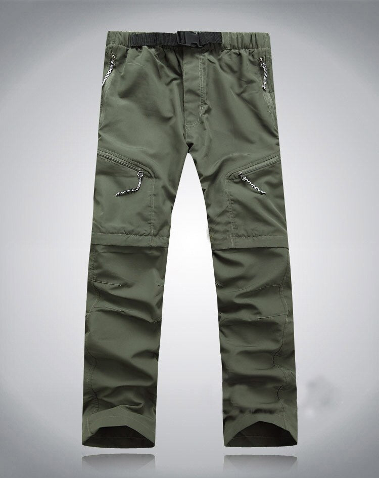 Ontdek de veelzijdige Jasper afritsbroek, de perfecte mix van comfort en functionaliteit, speciaal ontworpen als outdoor kleding voor heren. Deze broek is ideaal voor diverse activiteiten, van het bewandelen van paden tot het verkennen van nieuwe steden. De broek biedt een comfortabele pasvorm, premium kwaliteit en is praktisch voor verschillende weersomstandigheden. Met de mogelijkheid om eenvoudig te wisselen tussen een lange broek en shorts, ben je altijd optimaal gekleed.