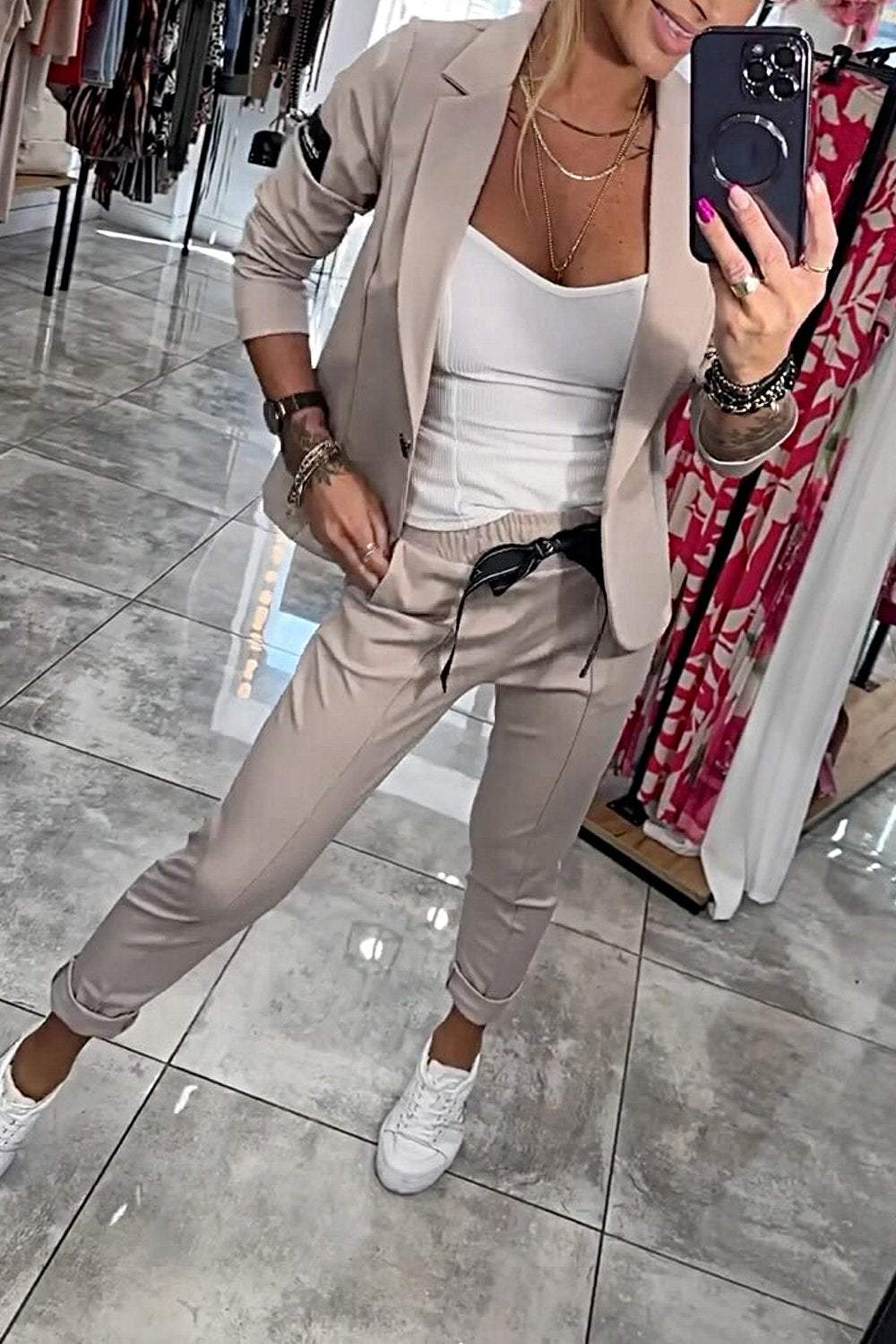 Vrouwelijke Broek en Top Set