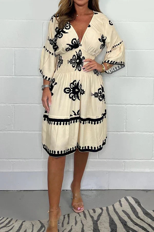 Vrouwelijke Jurk met V-hals en Prints