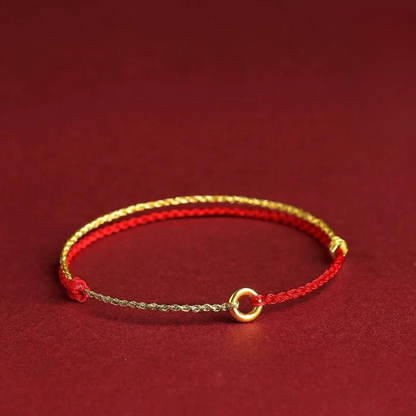Gevlochten Kralenarmband met Beschermingsbedel – Rood Touw met Gouden Accenten – Verstelbaar Geluksarmbandje