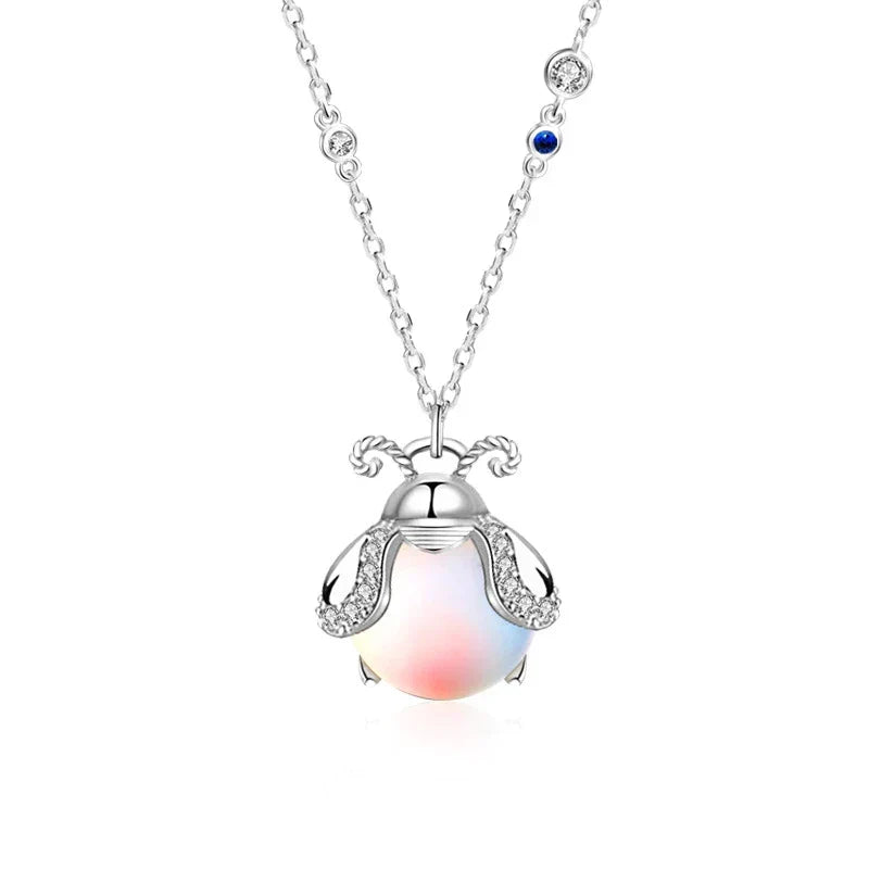Gloeiende Maansteen Ketting met Vuurvlieg Motief Verzilverd Hanger
