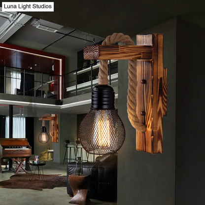 Houten Wandlamp met Touwarm en Glazen Lantaarn – Scandinavische Sfeer voor Slaapkamer en Hal
