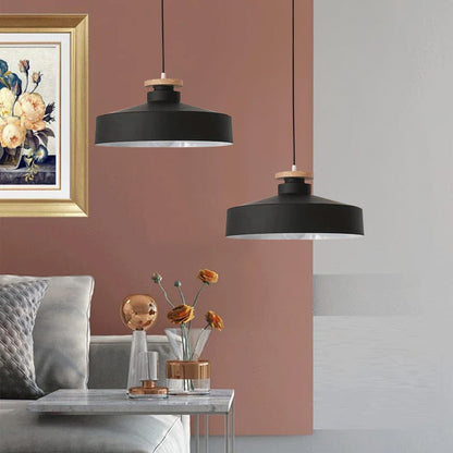 Hanglamp met Houten Kap en Aluminium Accent – Scandinavisch Design voor Eetkamer en Woonkamer