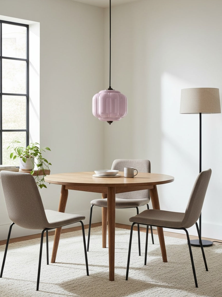 Vintage Kroonluchter met Crèmekleurige Glazen Kappen – Hanglamp in Retro-Stijl voor Eetkamer & Woonkamer