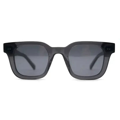 Lex | Zonnebril met donkere glazen in de kleur Grijs voor heren in stijl ideaal voor de lente.
