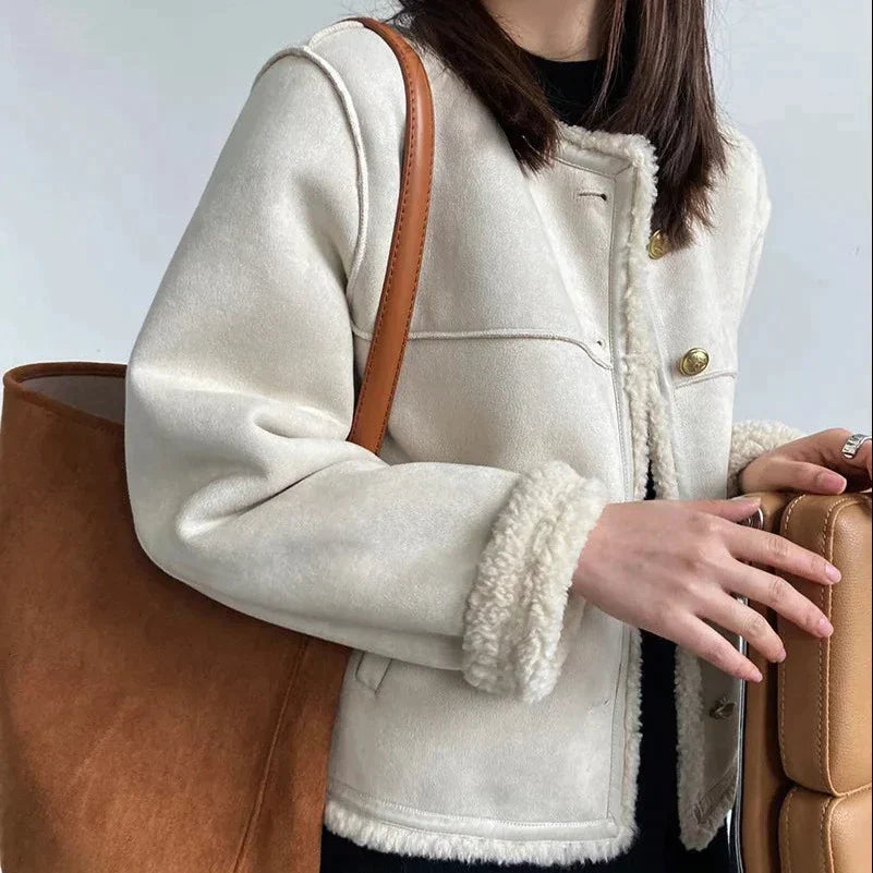Lola | Luxe fleece jas in de kleur Bruin voor dames in stijl ideaal voor de herfst.