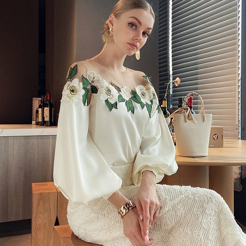 Lorenza- Bloemenpatroon Blouse in de kleur Crème voor dames in Formal stijl ideaal voor de lente.