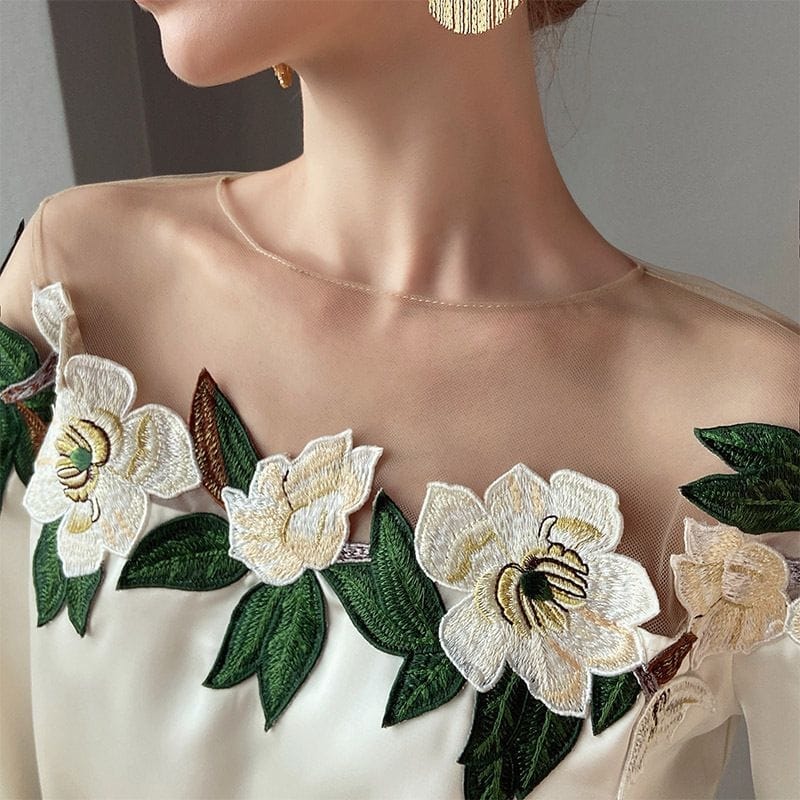Lorenza- Bloemenpatroon Blouse in de kleur Crème voor dames in Formal stijl ideaal voor de lente.
