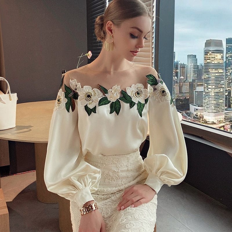 Lorenza- Bloemenpatroon Blouse in de kleur Crème voor dames in Formal stijl ideaal voor de lente.