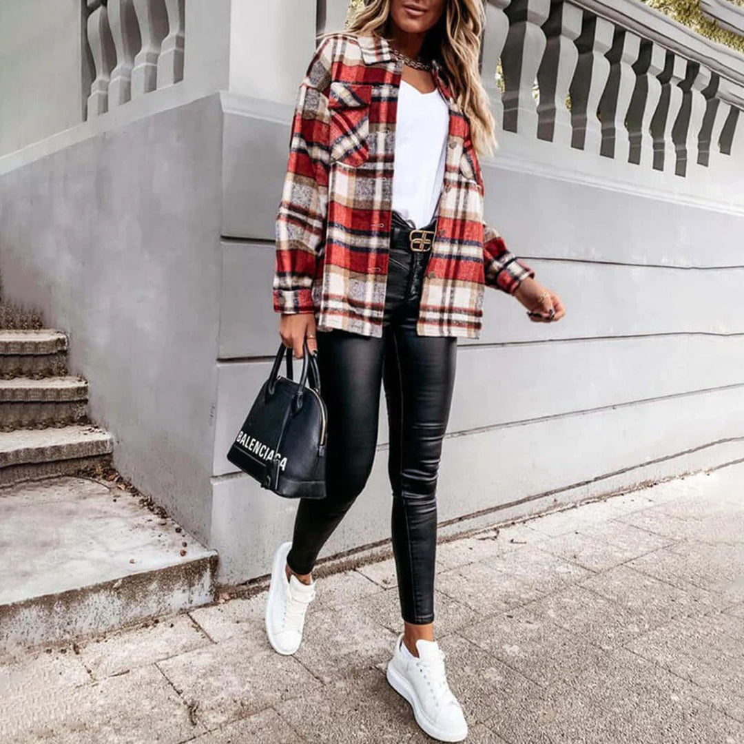 Lotte | Geruite Herfstjas in de kleur Rood voor dames in stijl ideaal voor de herfst.
